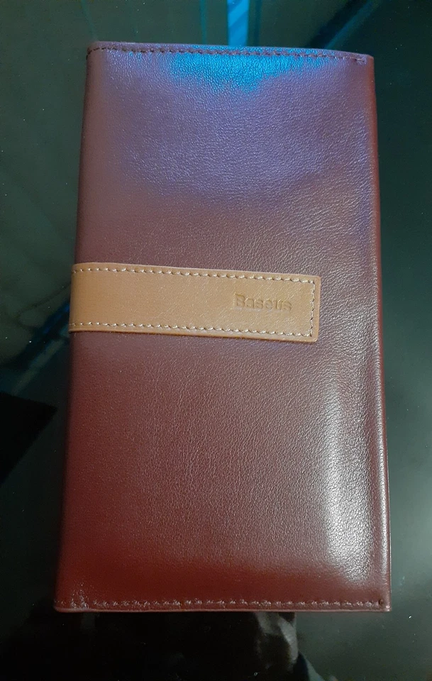 Estuche tipo billetera de cuero de Baseus Foto 3 de 4