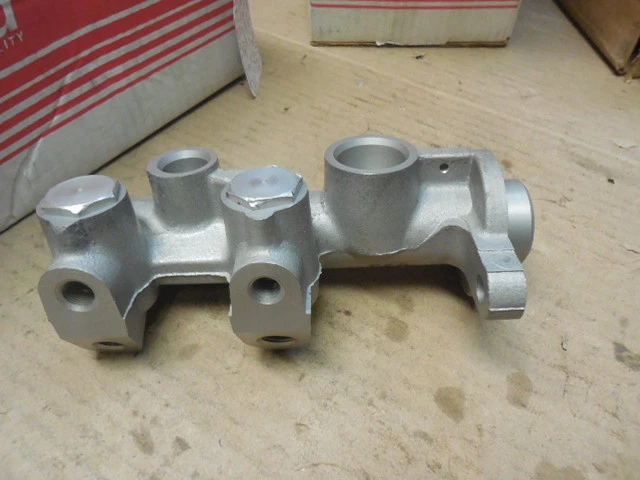 1988 - 1991 Buick Skylark FWD Brake Master Cylinder 39583 - Image 3 of 4