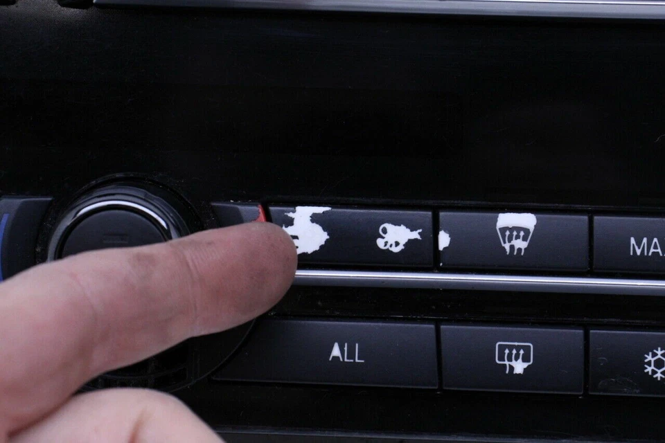 Painel de controle de temperatura climática áudio 2010 BMW 550i GT usado pelo fabricante - Imagem 2 de 4