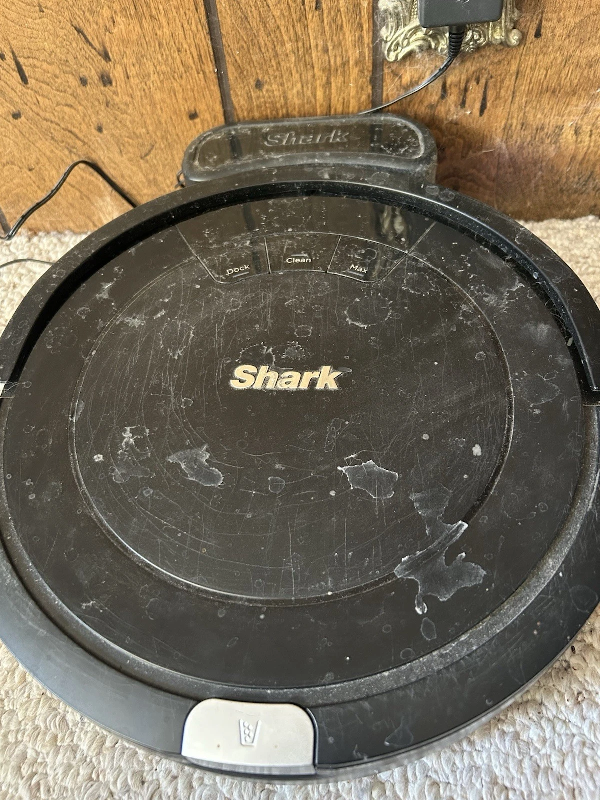Shark ION Robot Vacuum RV754R01US Robotic Vacuum Cleaner (CHARGES WONT TURN ON)