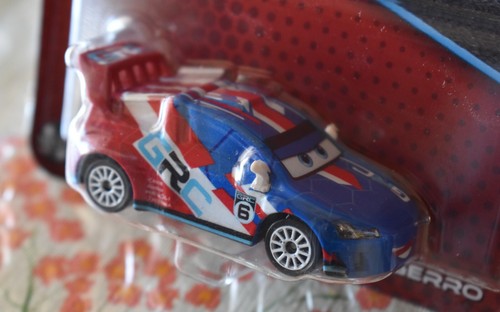 COCHES DISNEY PIXAR RAOUL CAROULE & LIGHTNING McQUEEN GRC GLOBAL RACERS NUEVO - Imagen 6 de 10