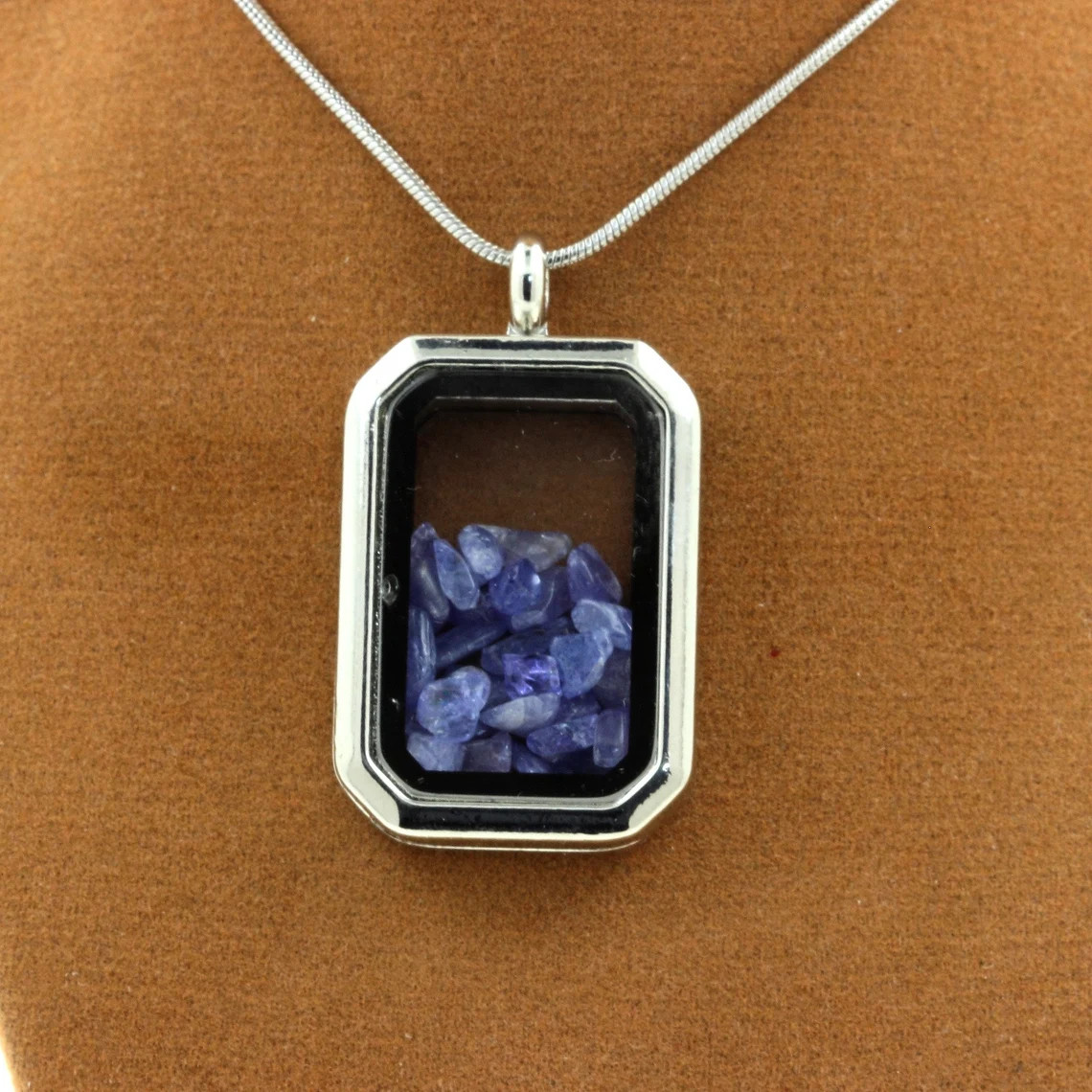 Pendentif tanzanite brut rectangle bleu violet avec chaîne originale femme