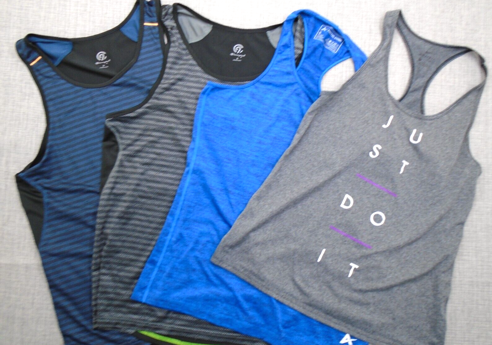 ALTRA Nike Dri Fit Tank Top donna piccoli e altri top da allenamento set di 4 serbatoi da corsa