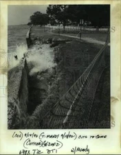 1992 Press Photo Mandeville, break in the sea wall. - nob67070