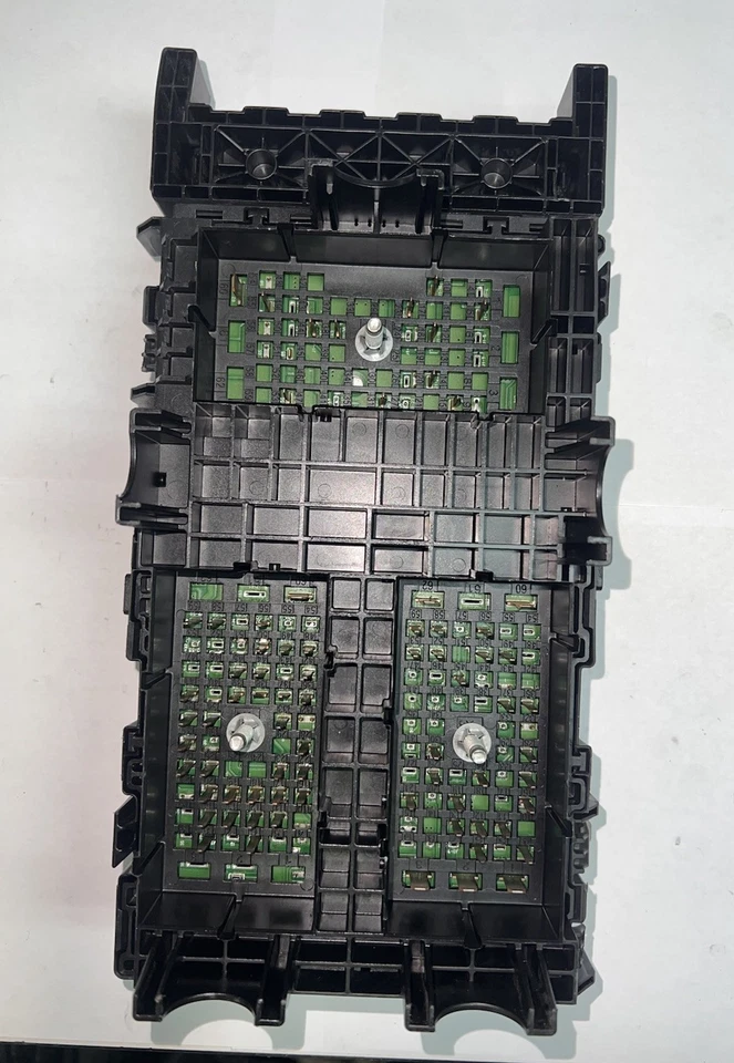 2015-2016 Chrysler 200 Fuse Box Relay Control 68209781AD - Image 2 of 2