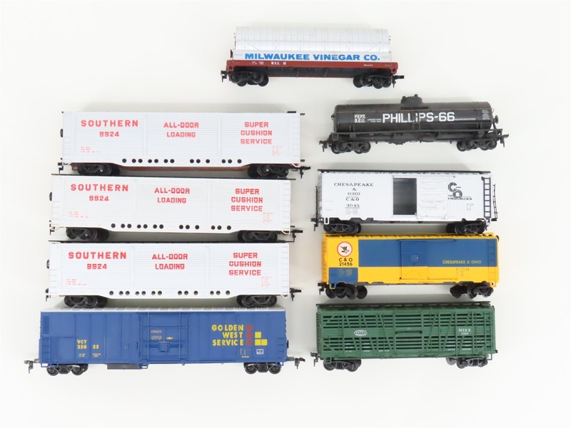LOT of 9 HO Scale VCY/C&O/Southern Stock, Tankcar, and Boxcars 