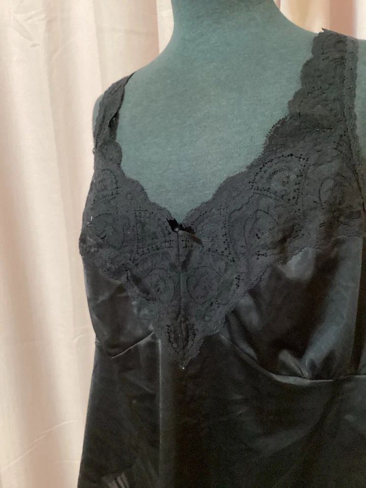 Vassarette XL Negro Sedoso Camisola Cami Tanque Encaje Borde Lazo Cuello en V Correas Ajustables Foto 3 de 4