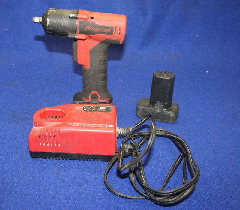 Snap-on CT861 3/8" Cordless Impact Wrench with (2) Battery Packs & Charger