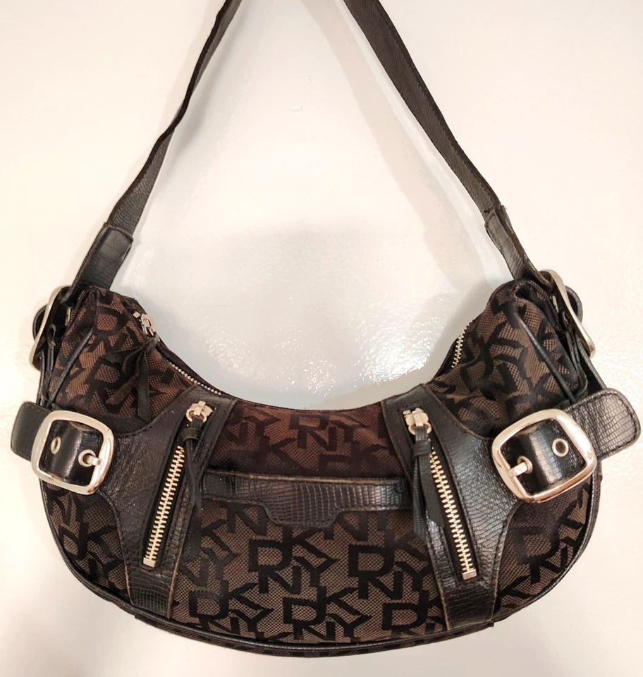 Bolso de Hombro DKNY Negro Baguette Monograma Y2K Cartera y Bolsillo de Regalo Dkny Foto 3 de 4