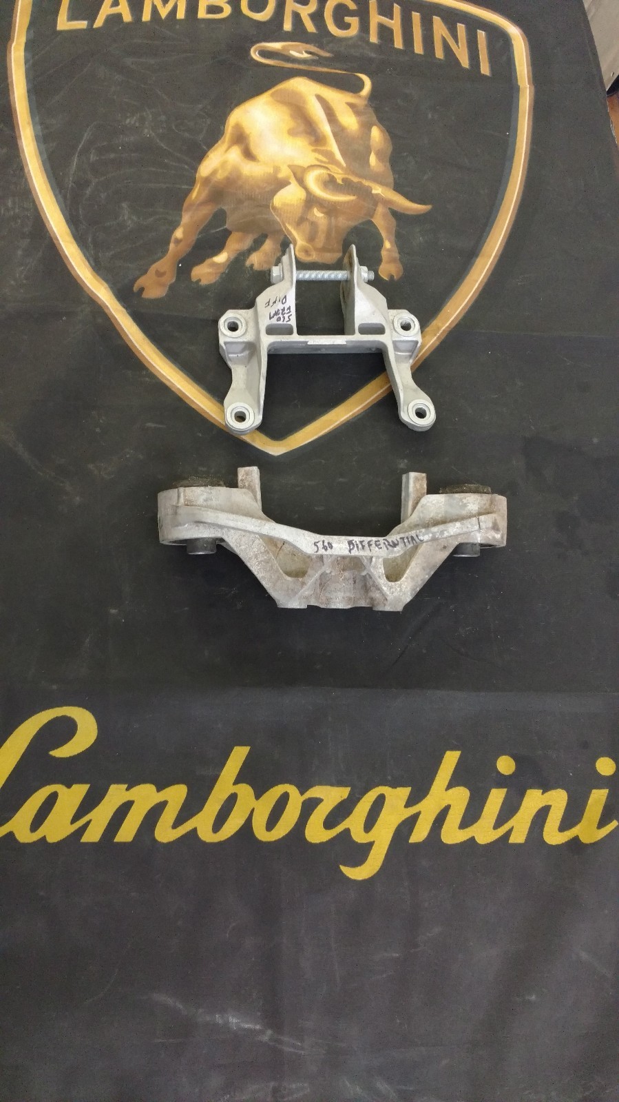 LAMBORGHINI GALLARDO LP560 DIFFERENTIAL BRACKET MOUNT OEM  420599285 420599288 