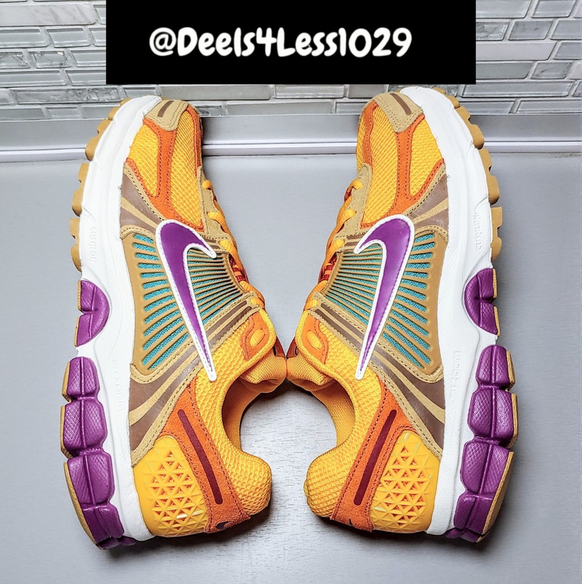 Nike Air Zoom Vomero 5 Running Mens Size 9 University Gold  display picture 1