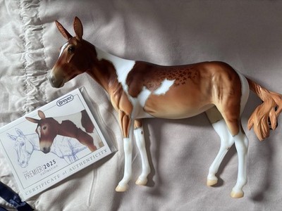 Breyer Premier 2025 Winnifred Mule Modellpferd mit Box & Zertifikat Neu in OVP