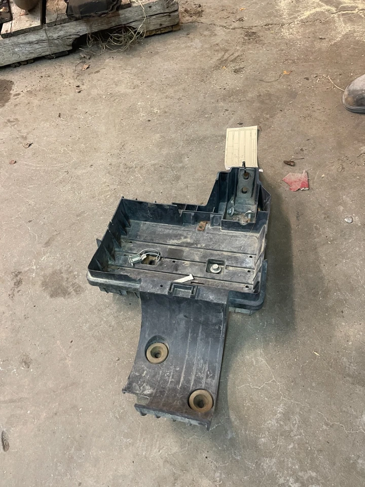 05 06 07 福特 F350 6.0L 升 冲程左电池托盘 空气过滤器安装 ay11902 — 第 3/4 张图片