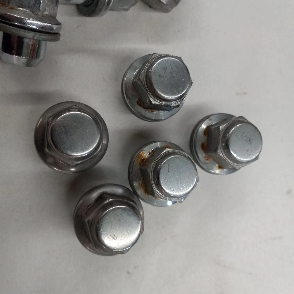 Juego de tuercas INFINITI QX50 2017 2016 2015 2014 Foto 3 de 4