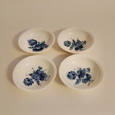 Royal Copenhagen Schalen 4 Stück Porzellan Blaue Blume glatt 45/4009