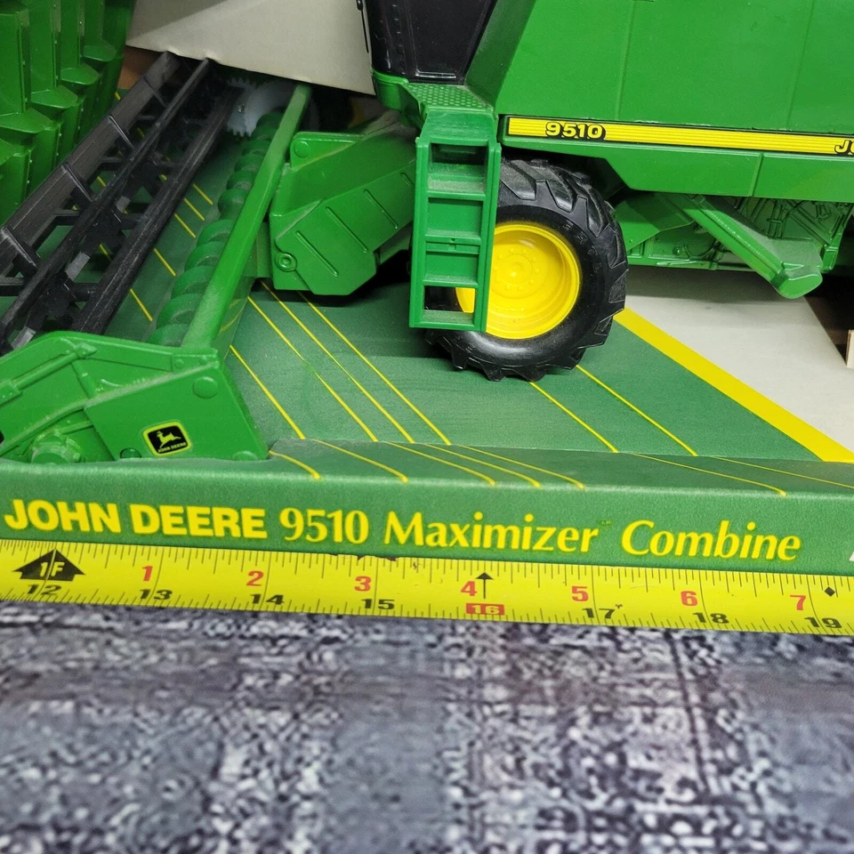 Vtg 1998 Ertl 1/28 scale John Deere 9510 maximizer combine w/ 2 heads die-cast - Image 2 of 4