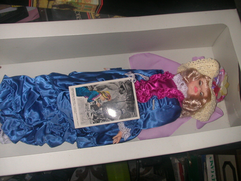 BAMBOLA GRANDE DI OTTIMA FATTURA*