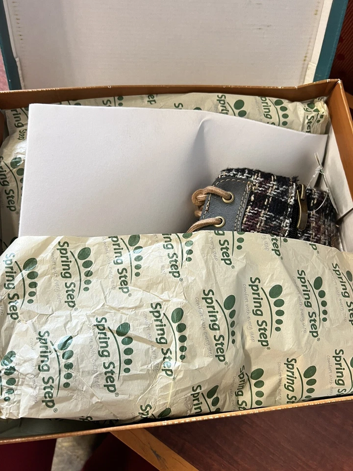 Spring Step Women's Marylee Combat Boots fall/winter us size 9 NAVY new in box  - Image 4 of 4