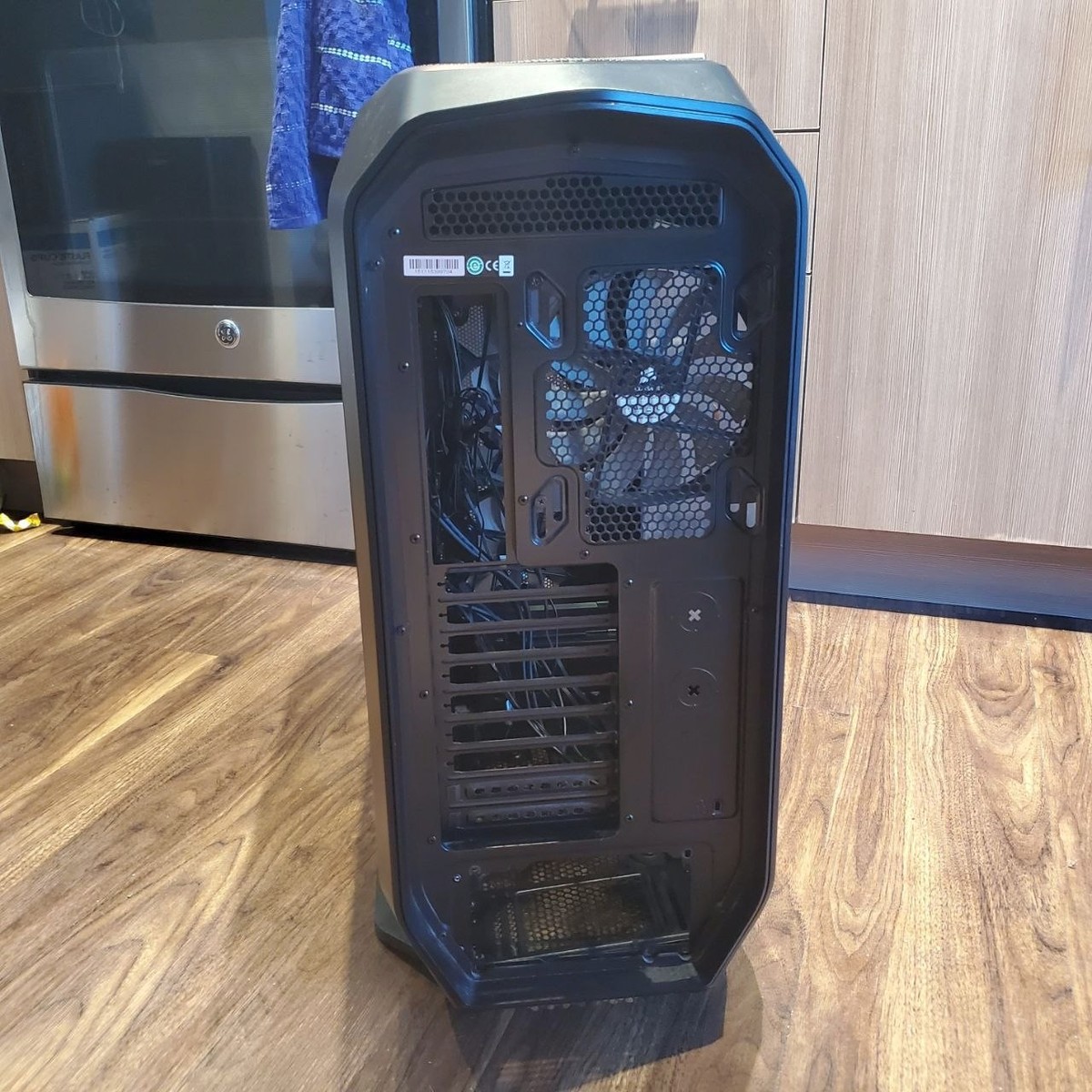 Corsair Graphite 780T Full Tower PC Case – Mid-Tower ATX, w/4 Fans Corsair Graphite 780T Full Tower PC Case – Mid-Tower ATX, w/4 Fans