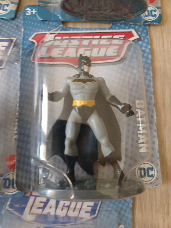 Lote de 7 mini figuras de la Liga de la Justicia de DC Comics Barman, Joker, Flash, Superman Foto 4 de 4