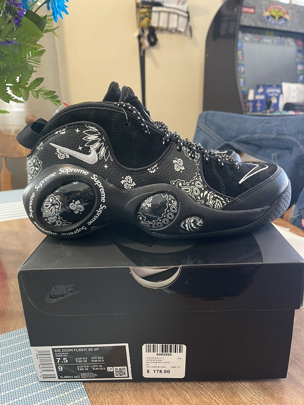 Supreme®/Nike® Zoom Air Flight 95