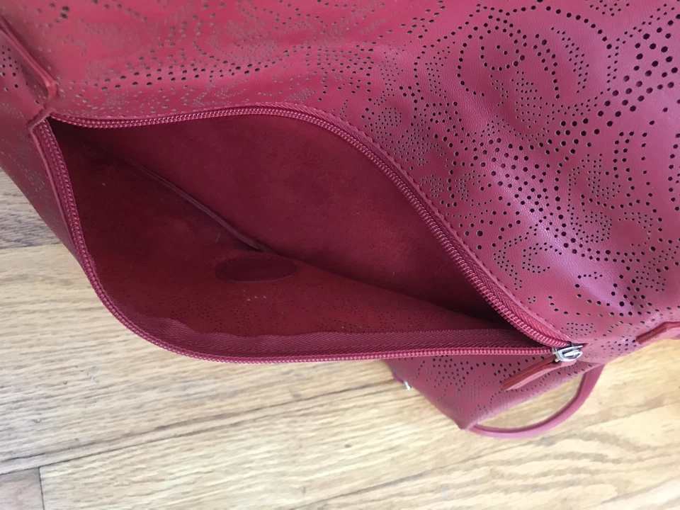 Bolsa tote BUCO vermelha escura floral couro vegano clutch recortada em excelente estado usado - Imagem 4 de 4