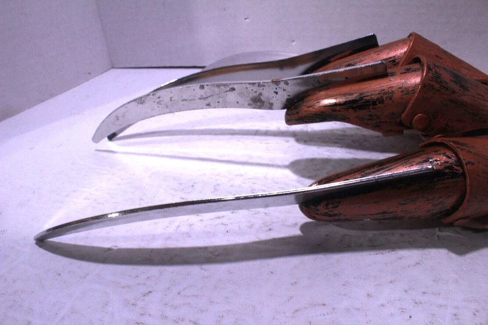 Pesadilla en Elm Street Deluxe Freddy Krueger Guante Rubíes Juegos con disfraces Halloween Foto 2 de 4