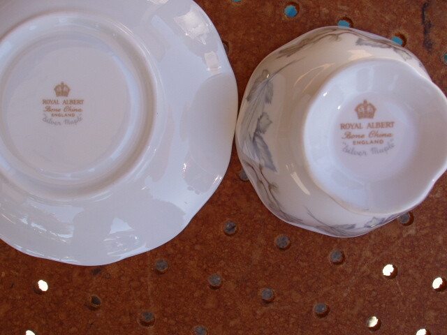 SET of 5 ROYAL ALBERT SILVER MAPLE TEA CUPS and SAUCERS BONE CHINA NICE COND