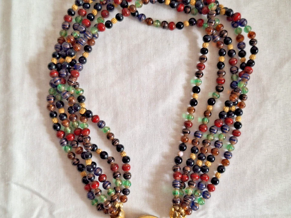 anni ’80 Vintage Collana in perle di Vetro colorate a cinque fili - Immagine 4 di 4