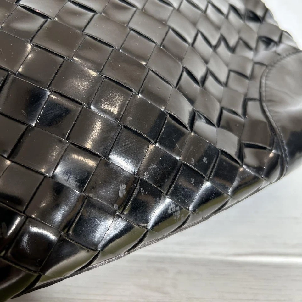 Bolso de Mano Bottega Veneta Intrecciato Charol Negro De Colección MBc1607 Foto 4 de 4