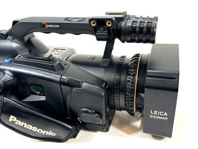 Panasonic AG-DVX100A 3CCD MiniDV Pro Camcorder w/ Leica Dicomar