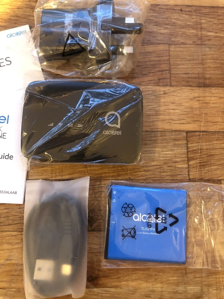 Alcatel LinkZone 4G LTE Hotspot Router - Black RRP £69.99 In Packaging - Image 3 of 3