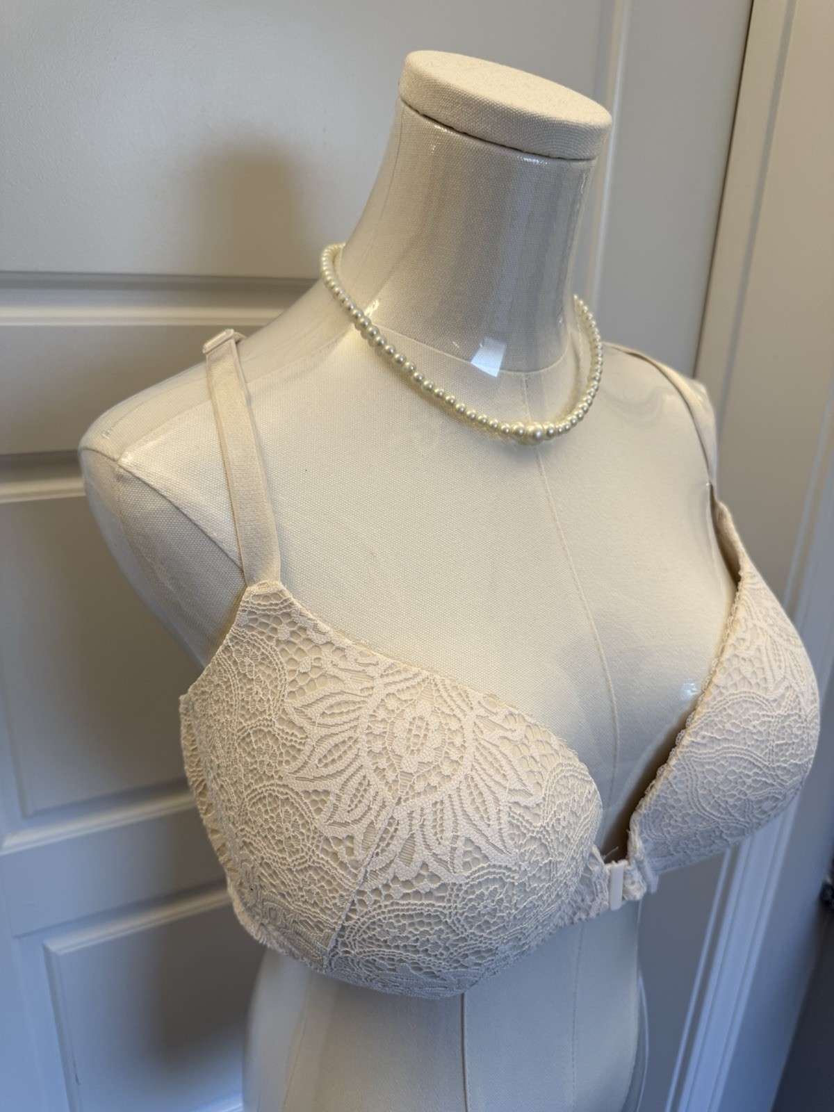 Victoria's Secret Push Up Bra Pads 38DD Ivory Corset Style Back Front Clasp Lace