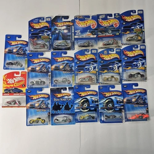 Hot Wheels Motorcycle Lot of 17 – Carded – HW Bikes & Choppers Vtg Mid 90s 2000s