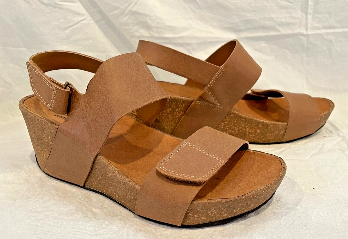 CLARKS Women s Collection Auriel Fin B00MUBFZX4 BEIGE LEATHER Wedge Sandal 7