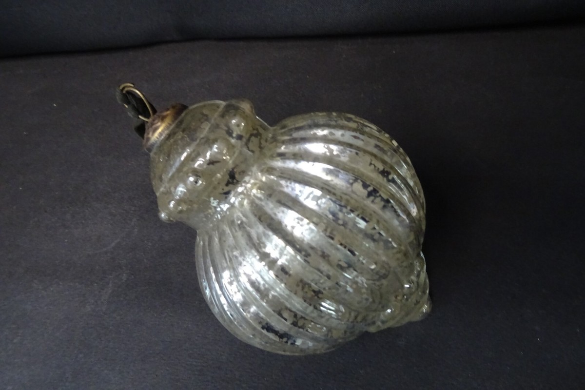 Ancienne Boule De Noël En Verre églomisé Mercurisé – 7,5 Cm