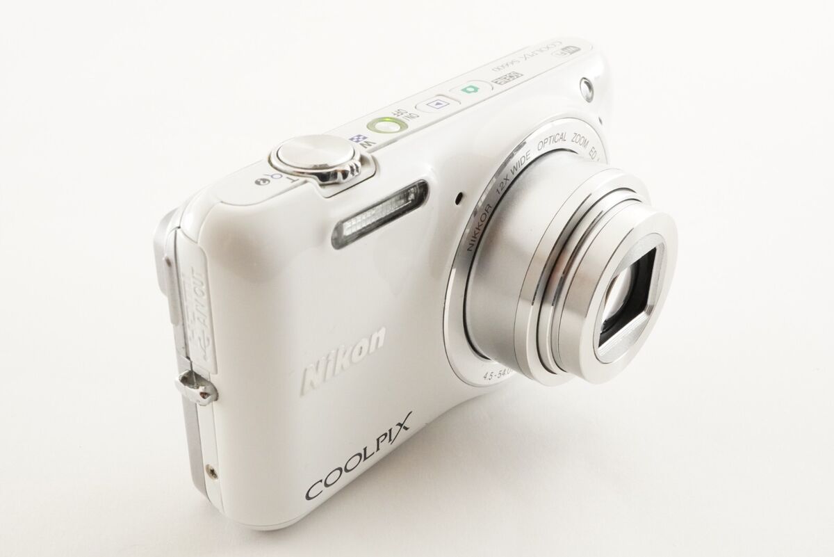 Nikon COOLPIX S6600 White & 4GB SDHC Card Digital Camera Nikon COOLPIX S6600 White & 4GB SDHC Card Digital Camera