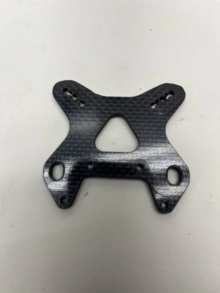 MUGEN MBX7 FIBRA CARBONO TORRE AMORTIGUADOR DELANTERO (5mm) Foto 2 de 2