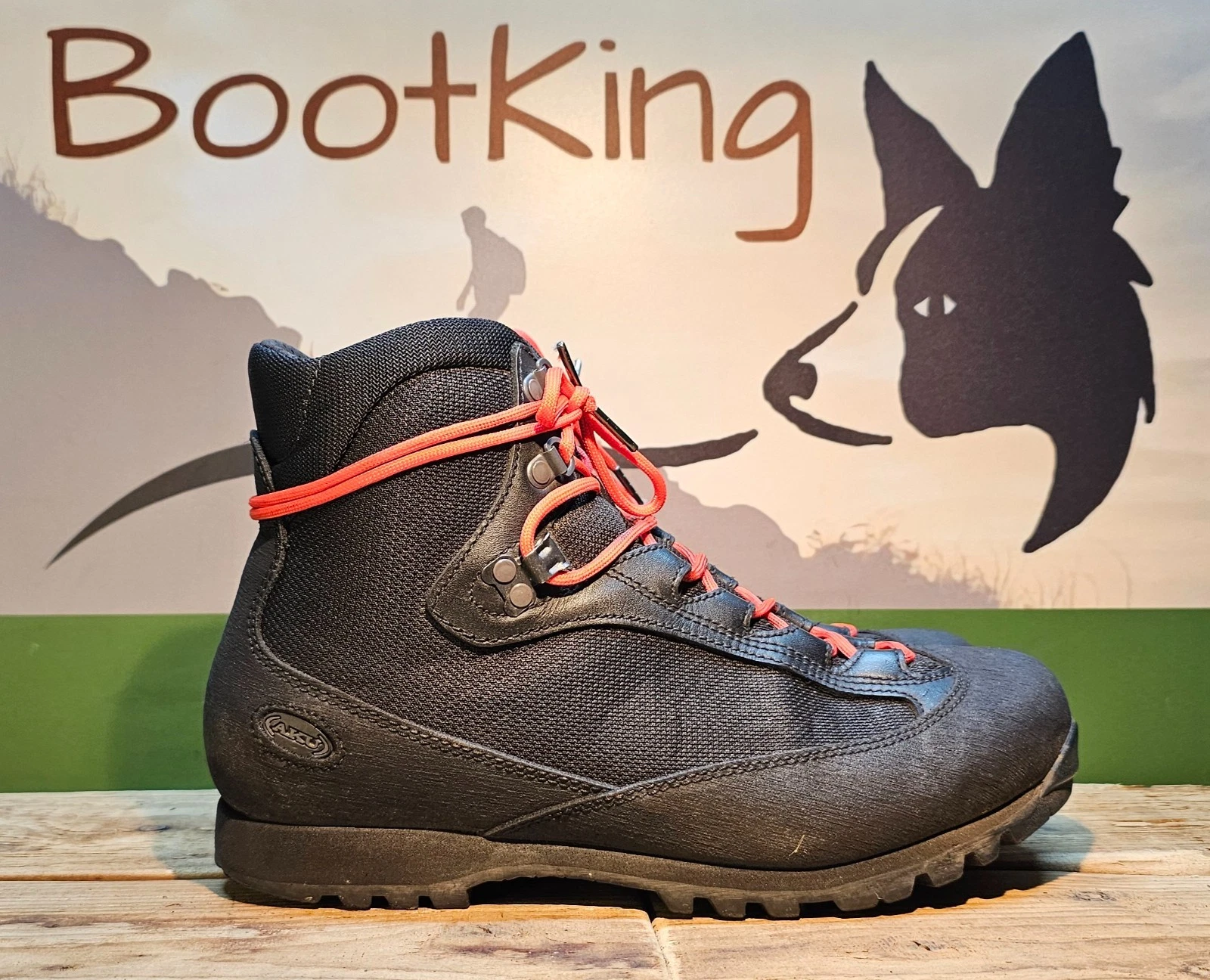 Lightweight, waterproof Hiking, Walking Fishing Goretex Aku Pilgrim boots UK 8 M
