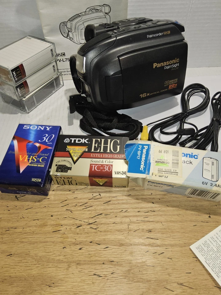 Used PANASONIC PALMSIGHT PV-L757D VHS-C Tape Camcorder Made In JAPAN Untested - Image 3 of 4