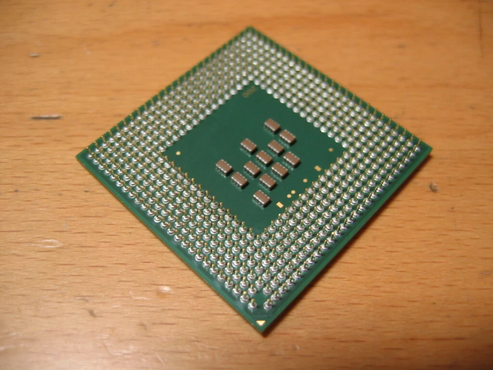  Intel Pentium M Processor 750 2M Cache, 1.86 GHz, 533 MHz FSB SL7S9 - Imagen 2 de 4