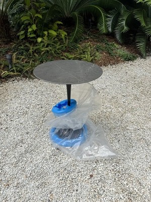 Knoll Saarinen Side Table - Marquina Satin - Round 16'' - BRAND NEW