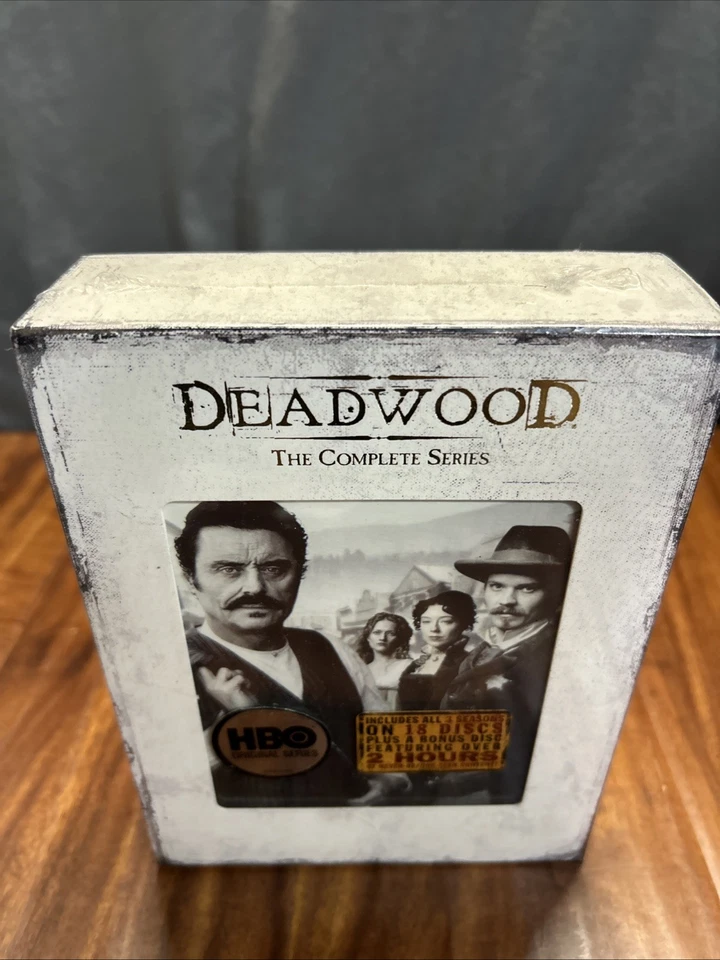 Deadwood The Complete HBO Series (DVD Box Set 2008 19-Disc Set) Brand New Sealed Foto 2 de 4