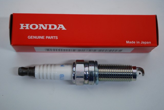 Genuine Honda Acura Spark Plug ILZKR7B11 Ngk 12290-R70-A01