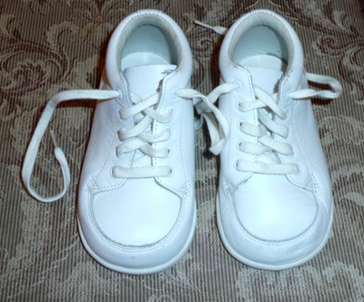 Stride Rite WHITE  5EEE Leather Upper Wide Toddler Baby Shoes - very light wear