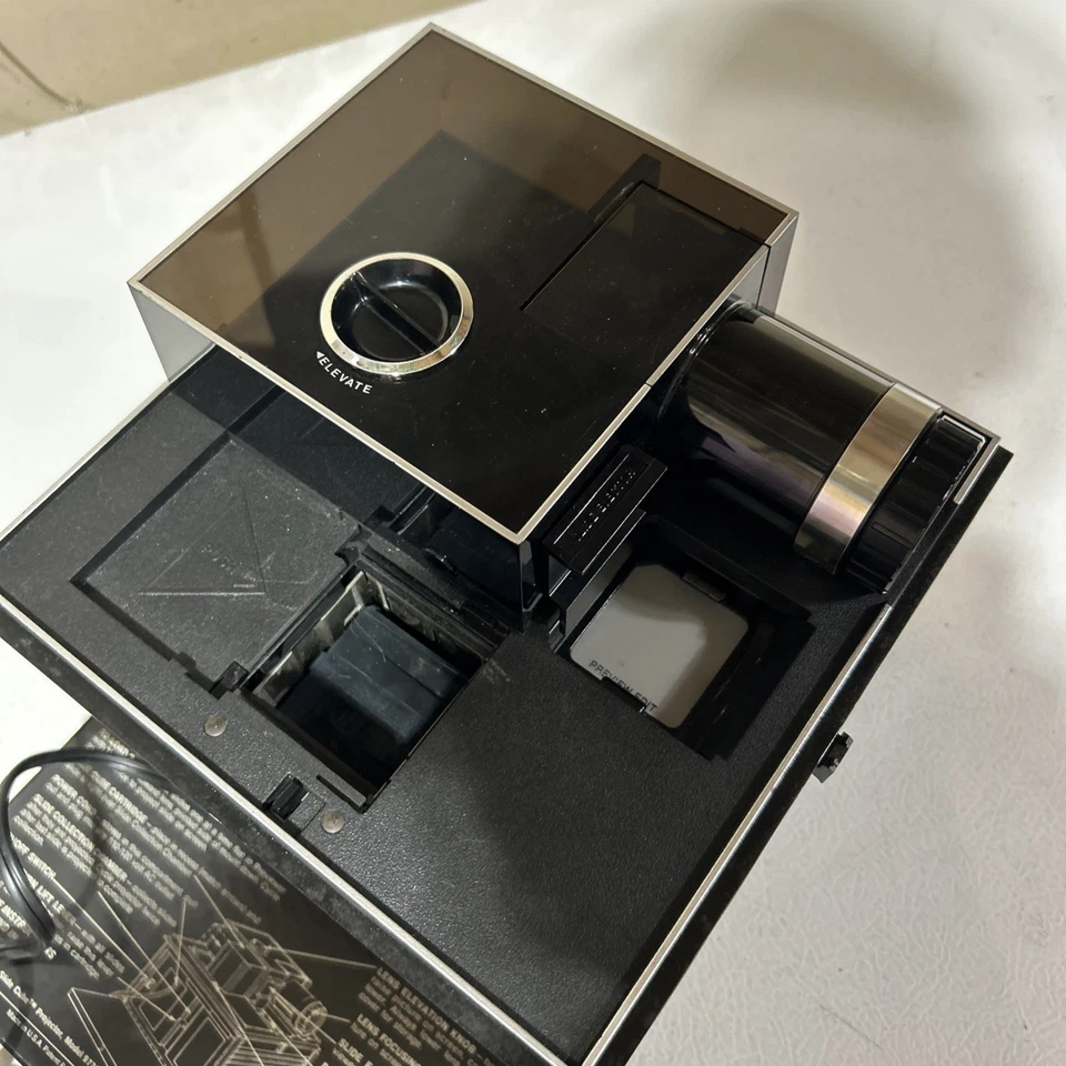Proyector cubo deslizante Bell And Howell vintage FUNCIONA  Foto 2 de 4
