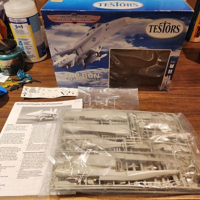 2003 Testors Top Gun FA-18 Hornet Scale 1:48 Plane / Jet Model Kit NEW