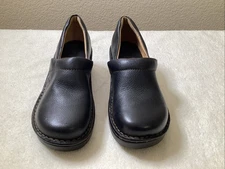 Born Black Leather Comfort Slip-on Clogs Womens 7/EU38 BW31054 Work Nursing Shoe