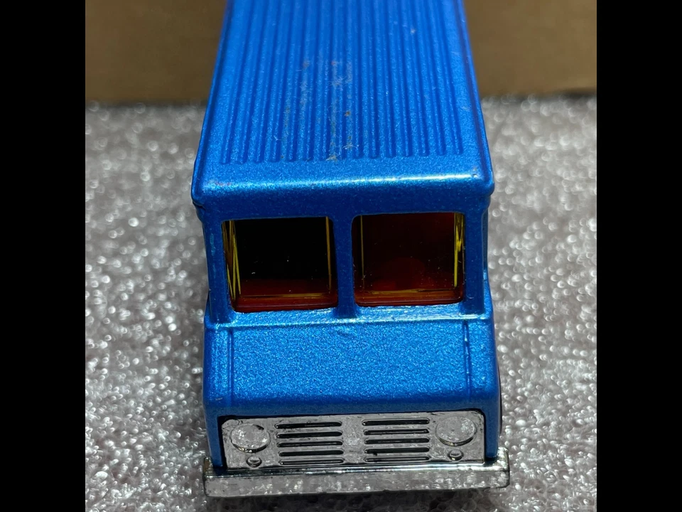 Hot Wheels SpongeBob Square Pants diecast Hotwheels Delivery Truck 1/64 - Image 2 of 4