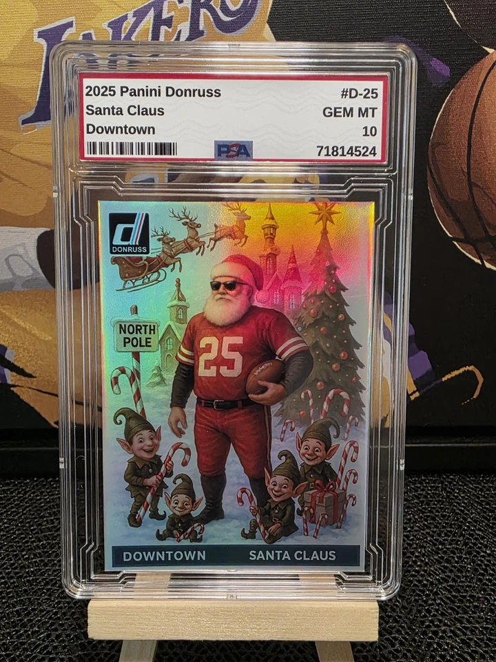 Tarjeta personalizada de fútbol americano Panini Donruss 2025 #D-25 Santa Claus Downtown Foto 2 de 3